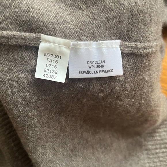 Charter Club Women's 100% Cashmere Brown V-Neck Sweater size M‎ - Picture 8 of 11